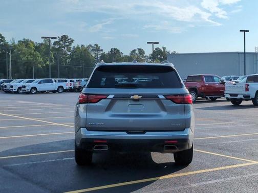 Sterling Gray Metallic 2023 Chevrolet Traverse Premier