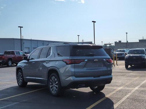 Sterling Gray Metallic 2023 Chevrolet Traverse Premier