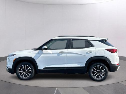 Summit White 2026 Chevrolet Trailblazer LT