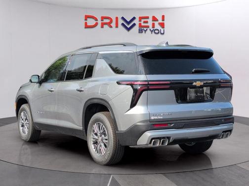 Sterling Gray Metallic 2026 Chevrolet Traverse LT