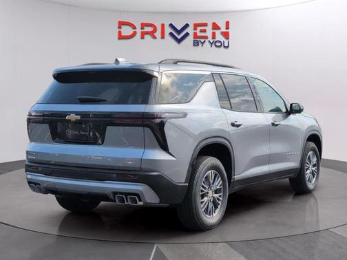 Sterling Gray Metallic 2026 Chevrolet Traverse LT