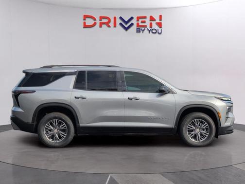 Sterling Gray Metallic 2026 Chevrolet Traverse LT