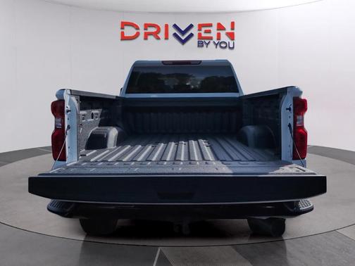 Summit White 2026 Chevrolet Silverado 2500 Custom