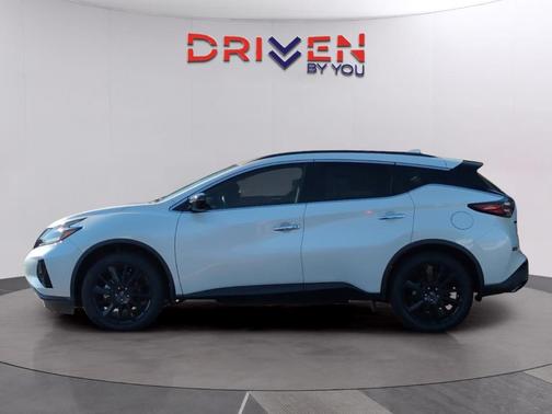 White 2023 Nissan Murano SV