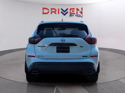 White 2023 Nissan Murano SV