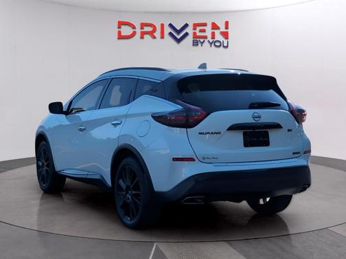 White 2023 Nissan Murano SV