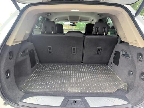 Summit White 2018 Buick Envision Essence