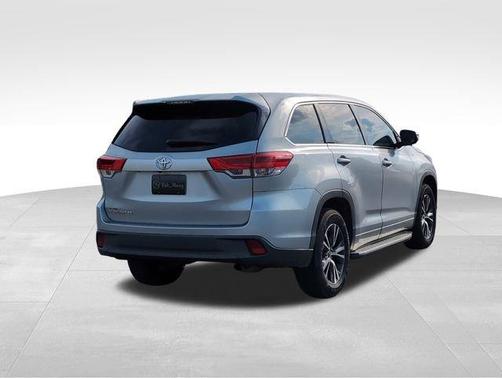 2017 Toyota Highlander LE
