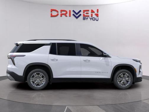 Summit White 2026 Chevrolet Traverse LT