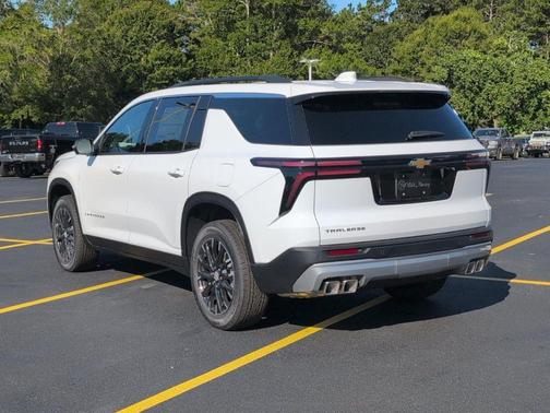 Summit White 2026 Chevrolet Traverse LT
