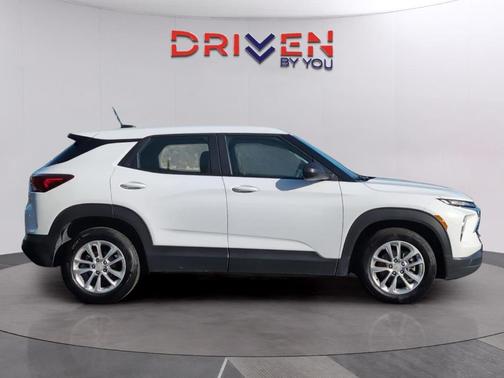 Summit White 2024 Chevrolet Trailblazer LS