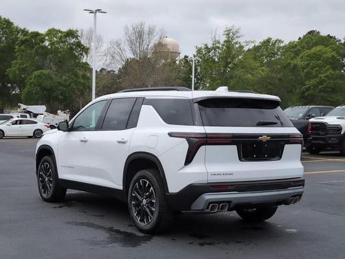 Summit White 2026 Chevrolet Traverse LT