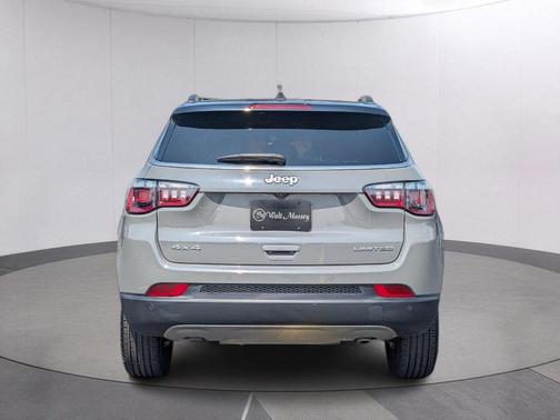 Sting Gray Clearcoat 2024 Jeep Compass Limited