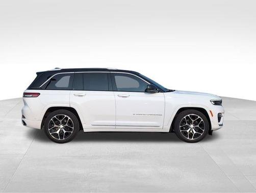 2022 Jeep Grand Cherokee Summit