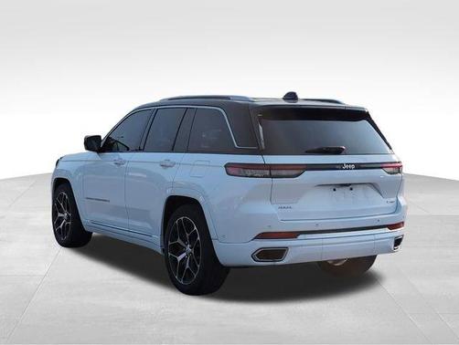 2022 Jeep Grand Cherokee Summit