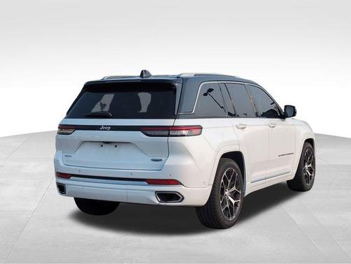 2022 Jeep Grand Cherokee Summit