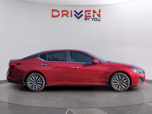 Scarlet Ember 2023 Nissan Altima 2.5 SV