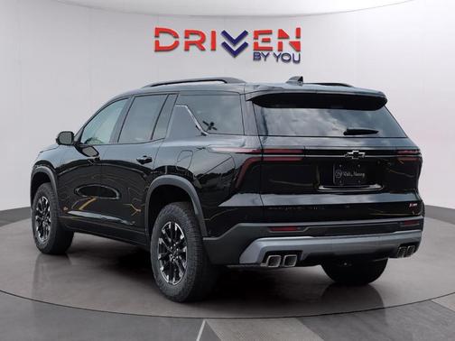 Mosaic Black Metallic 2026 Chevrolet Traverse Z71