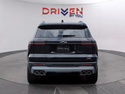 Mosaic Black Metallic 2026 Chevrolet Traverse Z71