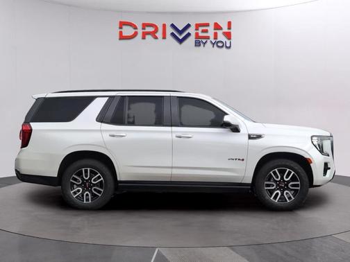 White Frost Tri-Coat 2023 GMC Yukon AT4