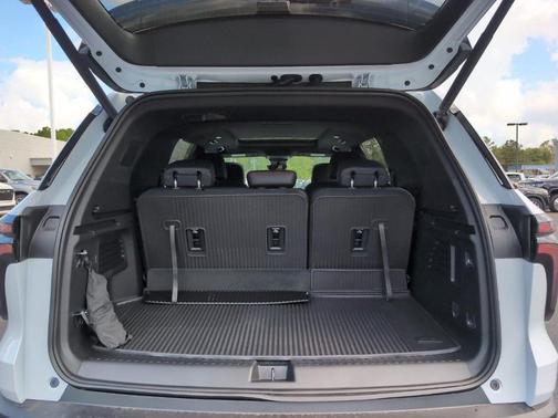 Polar White 2026 Chevrolet Traverse Z71