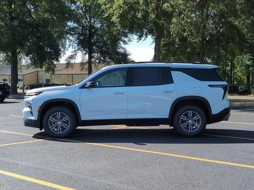 Summit White 2026 Chevrolet Traverse LT