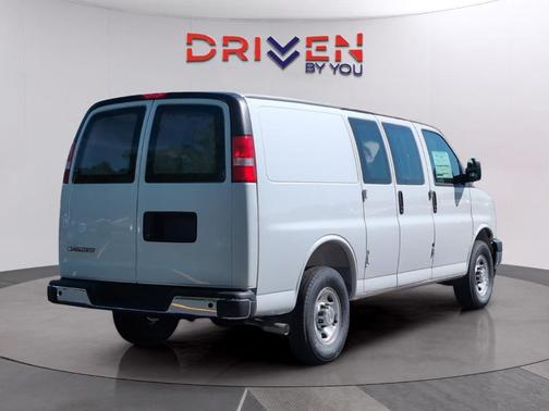 Summit White 2026 Chevrolet Express 2500 Work Van