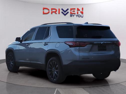 Sterling Gray Metallic 2023 Chevrolet Traverse RS