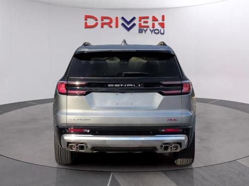 2026 GMC Acadia FWD Denali