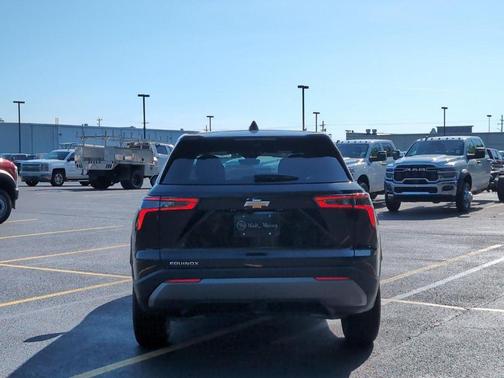Mosaic Black Metallic 2026 Chevrolet Equinox LT