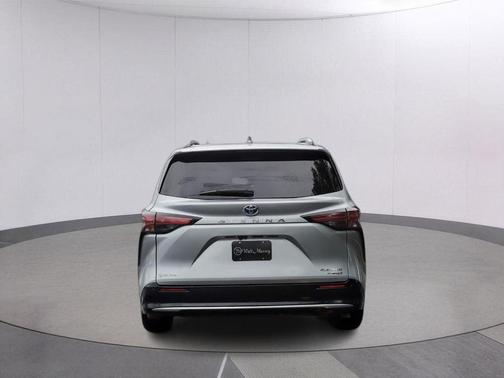 Celestial Silver Metallic 2021 Toyota Sienna L