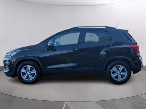 Mosaic Black Metallic 2022 Chevrolet Trax LT
