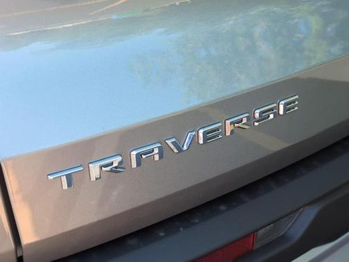 Sterling Gray Metallic 2026 Chevrolet Traverse LT