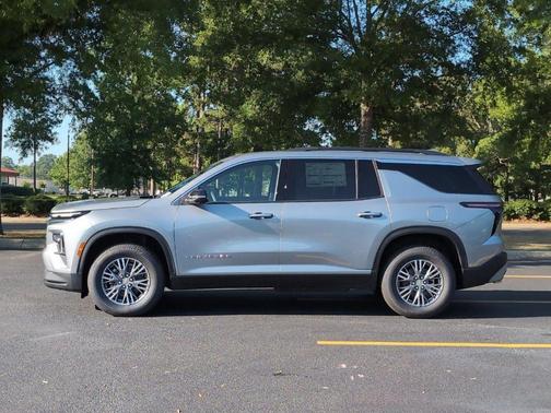 Sterling Gray Metallic 2026 Chevrolet Traverse LT