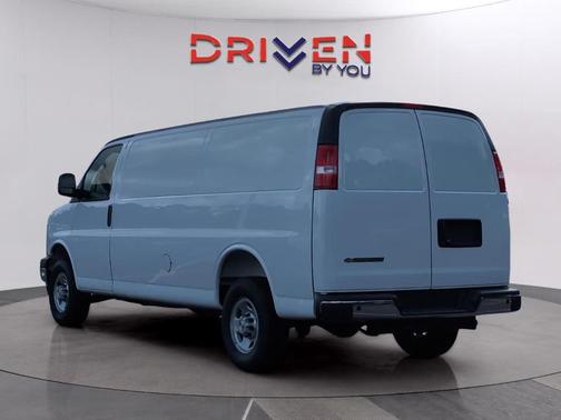 Summit White 2026 Chevrolet Express 2500 Work Van