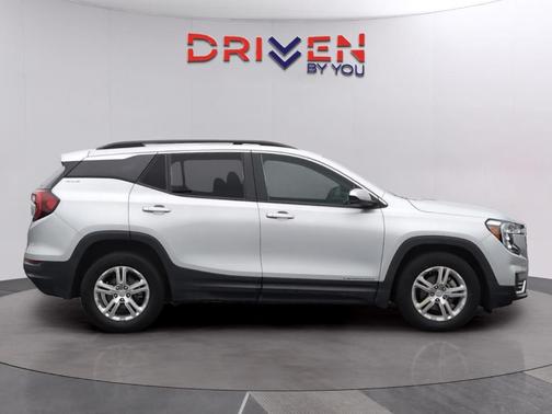 Quicksilver Metallic 2022 GMC Terrain SLE