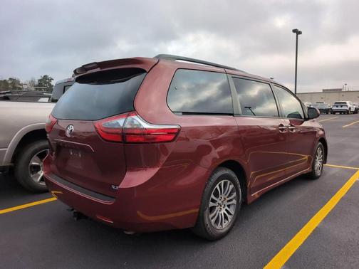 2020 Toyota Sienna XLE