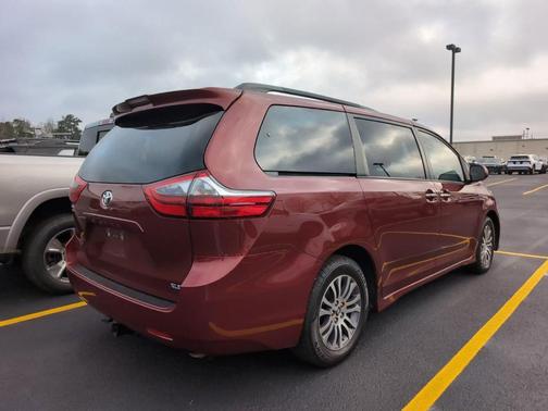 2020 Toyota Sienna XLE