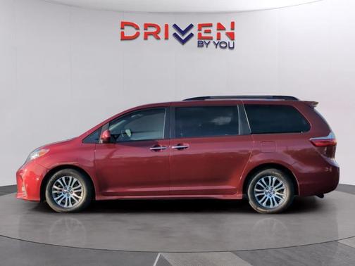 2020 Toyota Sienna XLE