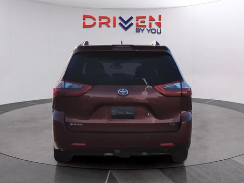 2020 Toyota Sienna XLE