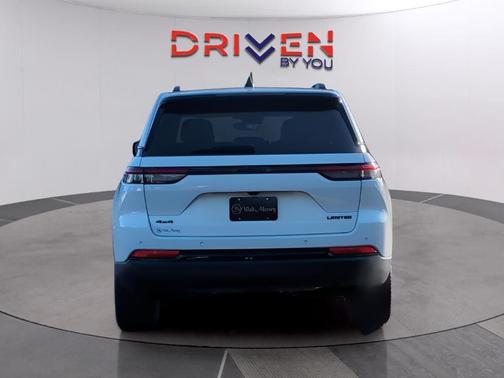 Bright White Clearcoat 2023 Jeep Grand Cherokee Limited