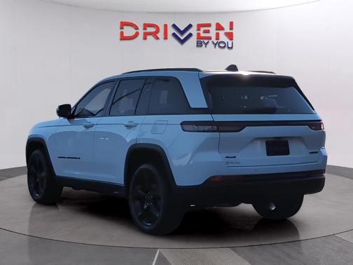 Bright White Clearcoat 2023 Jeep Grand Cherokee Limited