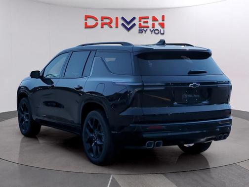 Mosaic Black Metallic 2026 Chevrolet Traverse RS