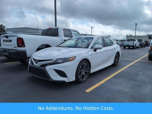 Super White 2018 Toyota Camry SE