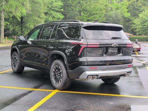 Mosaic Black Metallic 2026 Chevrolet Traverse Z71