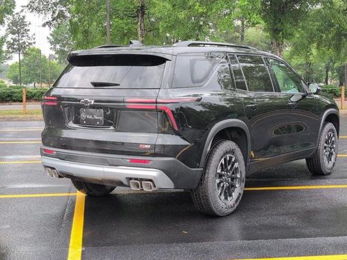 Mosaic Black Metallic 2026 Chevrolet Traverse Z71