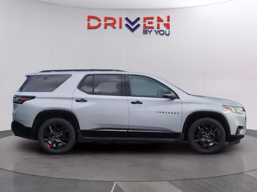 Silver Ice Metallic 2021 Chevrolet Traverse Premier