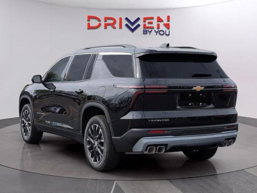 Mosaic Black Metallic 2026 Chevrolet Traverse LT