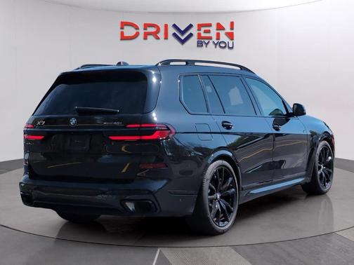 Black Sapphire Metallic 2025 BMW X7 xDrive40i