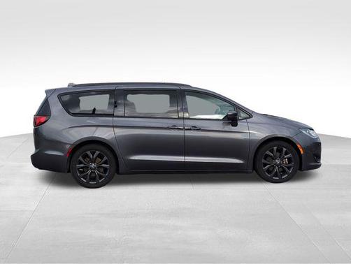 2020 Chrysler Pacifica Touring-L